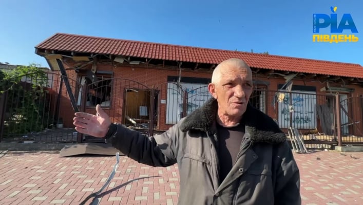 Разрушенный автомагазин, разбитые частные дома – так выглядит один из районов Запорожья после российской атаки (фоторепортаж)